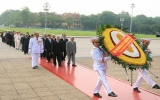 Lãnh đạo vào Lăng viếng Chủ tịch Hồ Chí Minh
