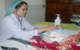Mẹ và bé có HIV được chăm sóc, điều trị chu đáo