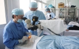 Phẫu thuật mắt thay thủy tinh thể miễn phí cho bệnh nhân nghèo