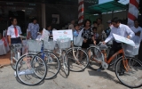 VP Bank trao tặng 10 xe đạp cho học sinh khó khăn