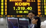 Giới đầu tư nước ngoài ồ ạt rút vốn khỏi Hàn Quốc
