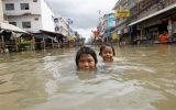 Bangkok vật lộn với lũ lụt