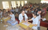 Khám mắt và cấp thuốc miễn phí cho đồng bào nghèo xã An Bình