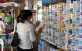 Sữa lưu thông trên thị trường buộc phải ghi nhãn tiếng Việt