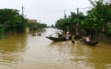 Lũ lụt tại miền Trung: Nhiều địa phương vẫn bị cô lập