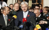 Chủ bút Wikileaks không chống được việc dẫn độ