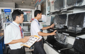 Tiếp tục siết chặt hoạt động ngoại hối