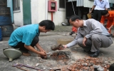 Trám lấp giếng hư hỏng ở Tân Uyên: Góp phần bảo vệ môi trường sống của cộng đồng