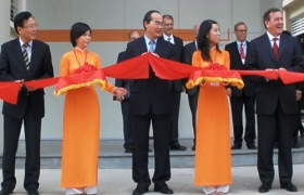 政府副总理阮善仁出席越德大学2011-2012学年开学典礼
