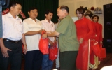 Prudential Việt Nam trao tặng bảo hiểm Phú - An tâm cho các hiệp sĩ đường phố