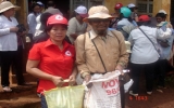 Hội Chữ thập đỏ tỉnh tổ chức nhiều đợt cứu trợ, tặng quà cho đồng bào nghèo