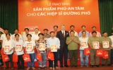 Prudential trao tặng bảo hiểm Phú - An Tâm cho 100 “hiệp sĩ đường phố”