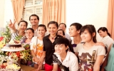 Việt Trinh mừng sinh nhật cùng các bệnh nhân tâm thần