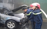 Mercedes-Benz bùng cháy, phát nổ giữa Hà Nội