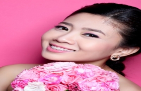 Sắc hồng xuống phố