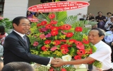 Leaders of Hoa people in binh Duong send Tet greeting flowers to local leaders