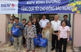 Ngân hàng tiếp tục chia sẻ khó khăn với doanh nghiệp