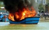 Cháy tàu cá chở 5.000 lít dầu
