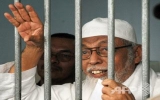 Indonesia court orders militant Abu Bakar Bashir to serve 15 years