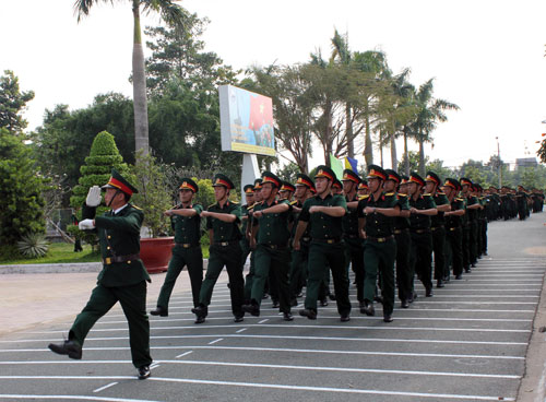 Sôi nổi ngày hội ra quân huấn luyện