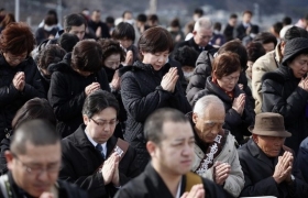 日本各地举行“３•１１”大地震一周年纪念活动