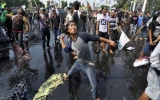 Biểu tình biến thành bạo động tại Indonesia