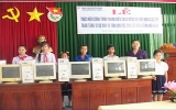 Huyện đoàn Dầu Tiếng trao 12 máy vi tính cho học sinh có hoàn cảnh khó khăn
