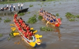 Tan Uyen tops traditional boat racing competition