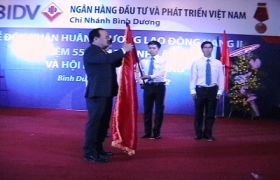 BIDV Bình Dương đón nhận Huân chương Lao động hạng Nhì