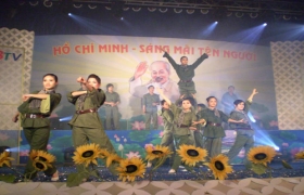 胡志明主席诞辰122周年纪念活动在全省各地举行