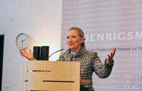 U.S. continues to support Annan's peace plan for Syria: Hillary Clinton