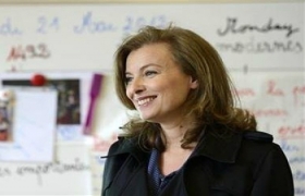 Hollande rocked by feisty French first lady's tweet
