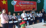 Scholarships awarded to poor pupils in Ben Cat