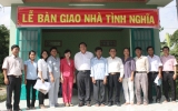 Provincial leader visits and donates gratitude houses to priviledged families in Tan Uyen