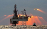 Giá dầu giảm mạnh, Iran kêu gọi OPEC họp khẩn