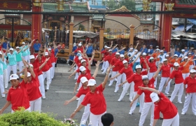 逾200名运动员参与2012年第一次土龙木市街上艺术踢毽子联欢会