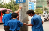 Local youngsters dismantle illegal advertising boards