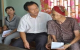 Leaders of TDM city pay gift visit to Vietnamese heroic mothers, social policy beneficiary families