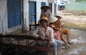 Nóng chuyện nhà ở, tiền lương