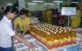 Chương trình bình ổn thị trường năm 2012: Giúp dân mua sắm các mặt hàng thiết yếu với giá rẻ