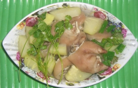 Canh móng heo đu đủ