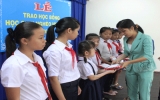 Phường Lái Thiêu (TX.Thuận An) tổ chức tặng 100 suất học bổng cho học sinh nghèo hiếu học