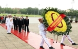 Leaders pay floral tribute to President Ho Chi Minh