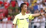 Referee Vo Quang Vinh receives “2012 Gold Whistle” title