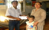 Binh Duong Daily donates cash gift to boy suffering a dangerous disease involved blood