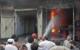Pakistan: Cháy xưởng may, ít nhất 110 người chết