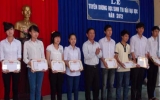 Xã Lai Uyên (Bến Cát): Tuyên dương 73 học sinh trúng tuyển đại học năm 2012