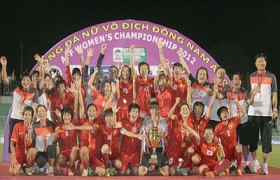 越南女足队摘得2012年东南亚女足锦标赛冠军
