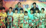Tặng 500 phần quà trung thu cho con em công nhân tại khu phố Hòa Lân II (Thuận Giao, Thuận An)
