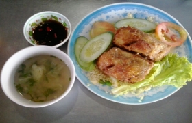 Mùi vị khó phai với cơm gà xối mỡ